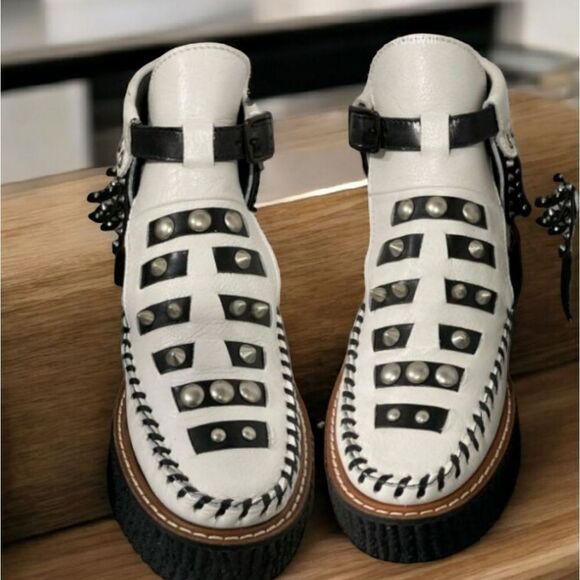 COACH Roccasin Cut Out Bootie Sz 5B Like NEW CONDITION - Picture 6 of 11